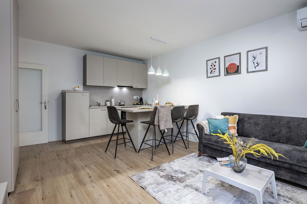 City Apartment Nurli Near Beach