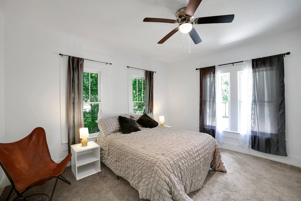 Magnolia House Walk To Festival Park 3 Bedroom Home