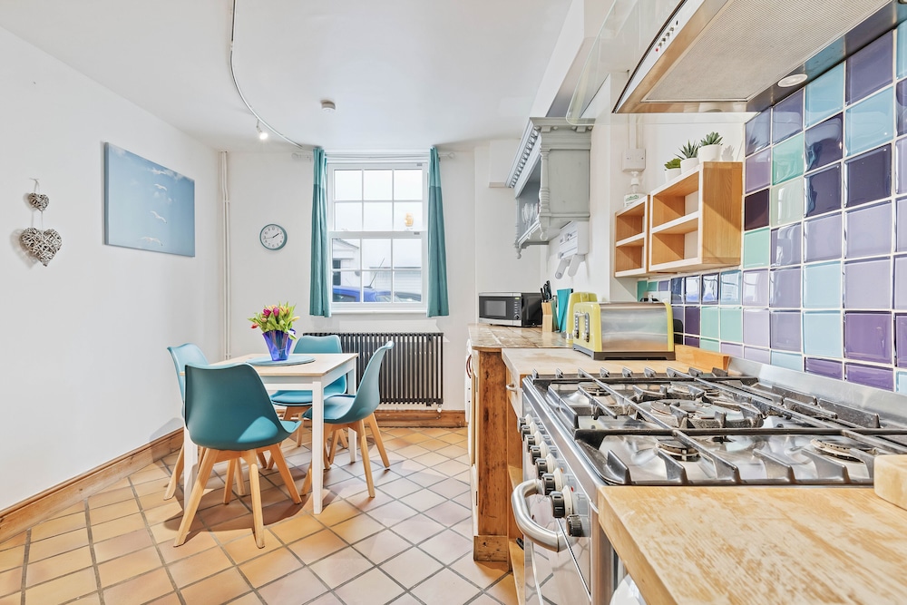 Pebble Mews House | By My Getaways | Parking for one small car