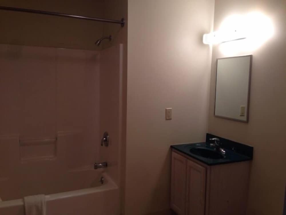 All Suites Inn Budget Host