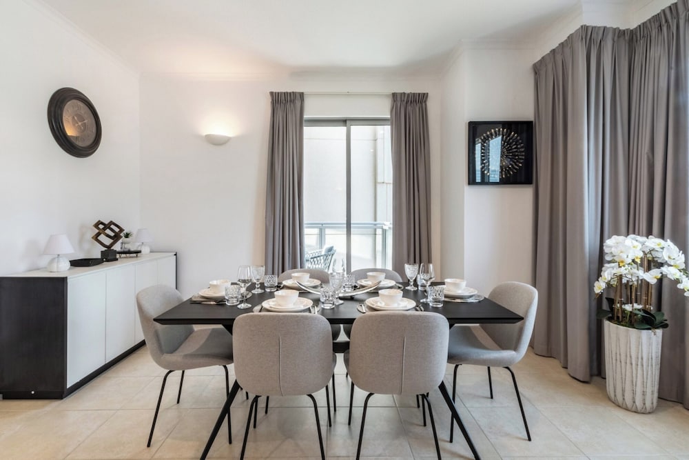 GLOBALSTAY The Residences Tower 1