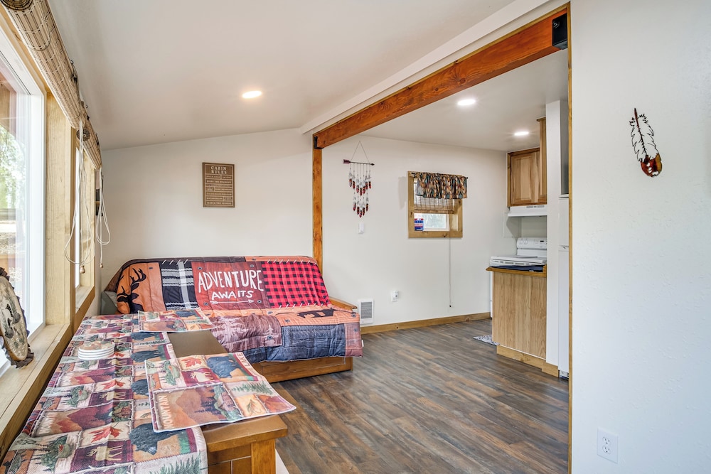 Fish & Hike: Peaceful Cabin on Williamson River