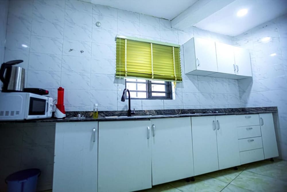 Inviting 2-bed Apartment in Lagos view 4