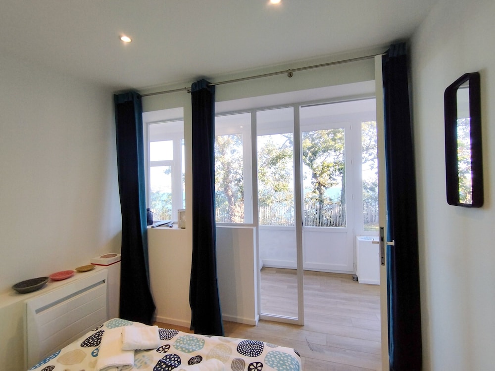 Superb Villa With sea View Near the Beach