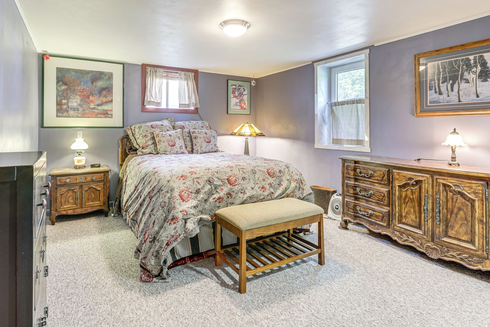 Walk to Main St: Carbondale Apt w/ Shared Patio