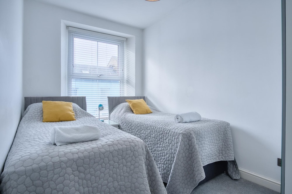 Bay View - 2 Bedroom Apartment - Tenby