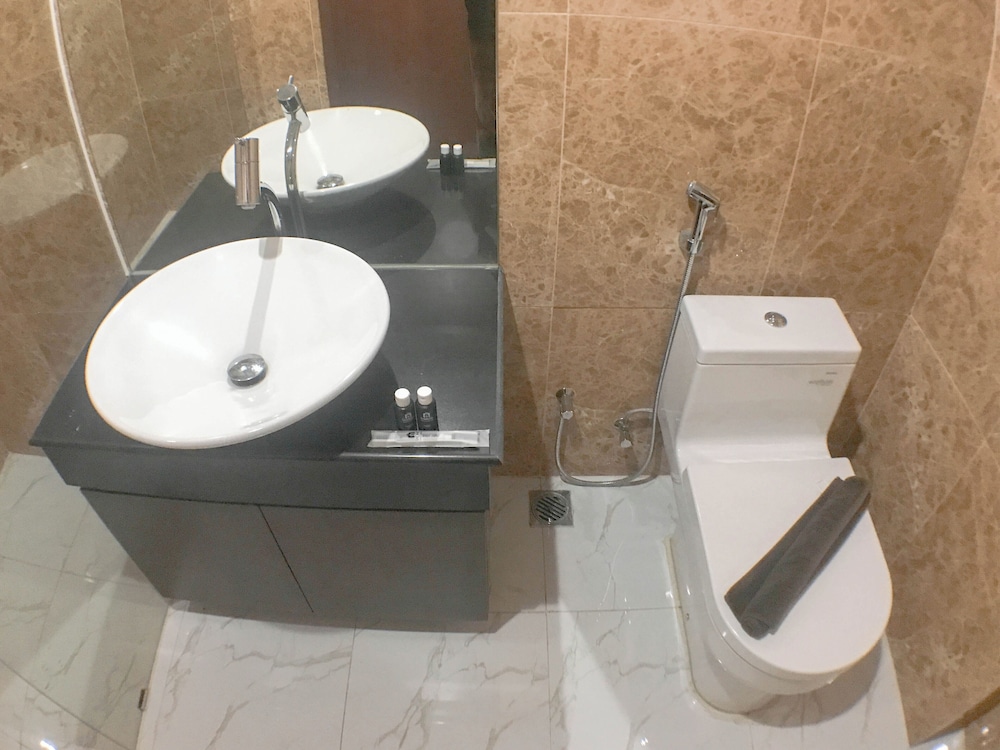 Pleasant And Calm 2Br At Grand Sungkono Lagoon Apartment