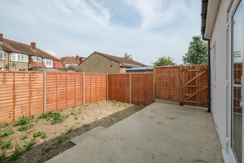 Newly Converted 2BDR 1BA APT in Hounslow