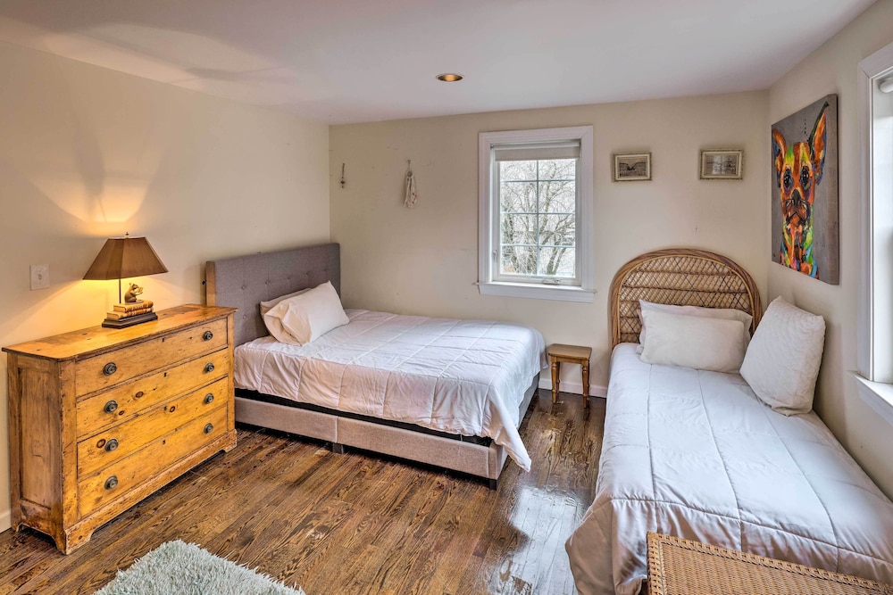 Bridgeport Vacations - Bridgeport Vacation Rental - Walk to Beach! - Property Image 24
