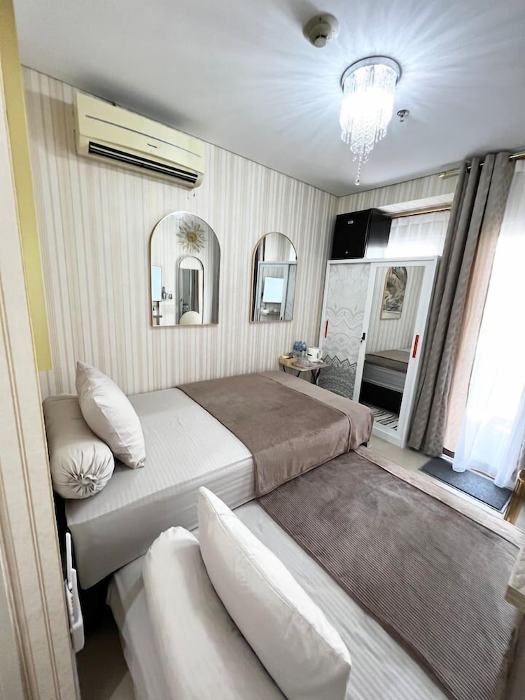 Salute de Madison Park Apartments