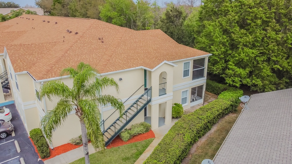 Near Theme Parks! Professional Design, Sleeps 7, Patio, Pool! - Image 1