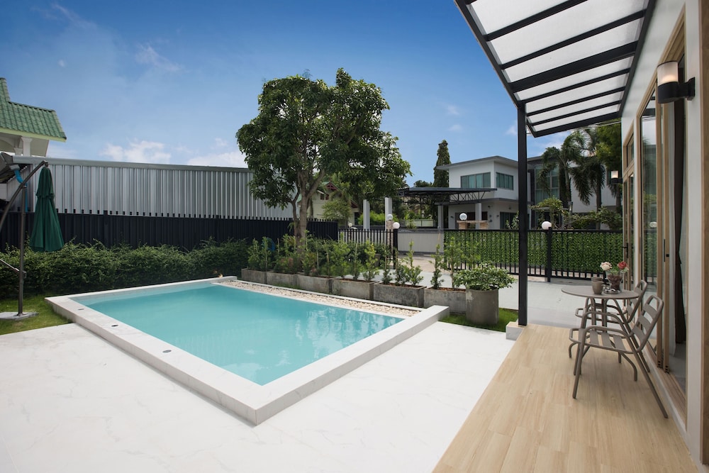 Tropical Life at Seamate 2BR Pool Villa