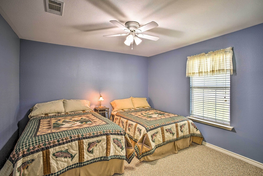 Lake Texoma Vacation Rental, 3 Mi to Marina! view 5