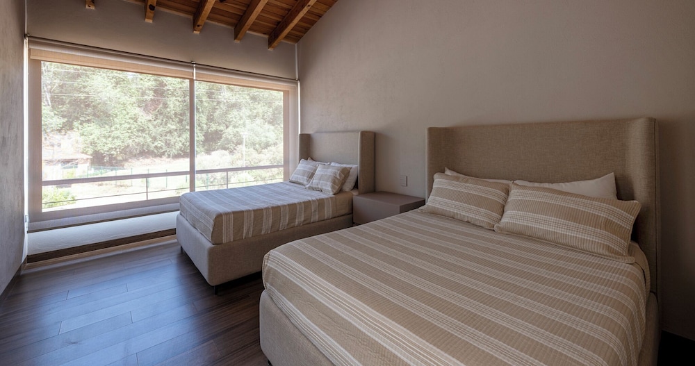 Casa Cundi-Contemporary Living in Nature
