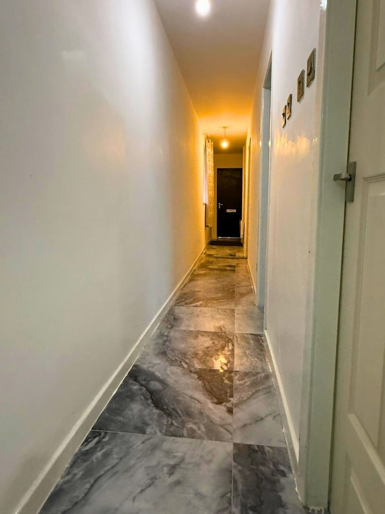 Modern 2 Bed Flat - Ideal for Families
