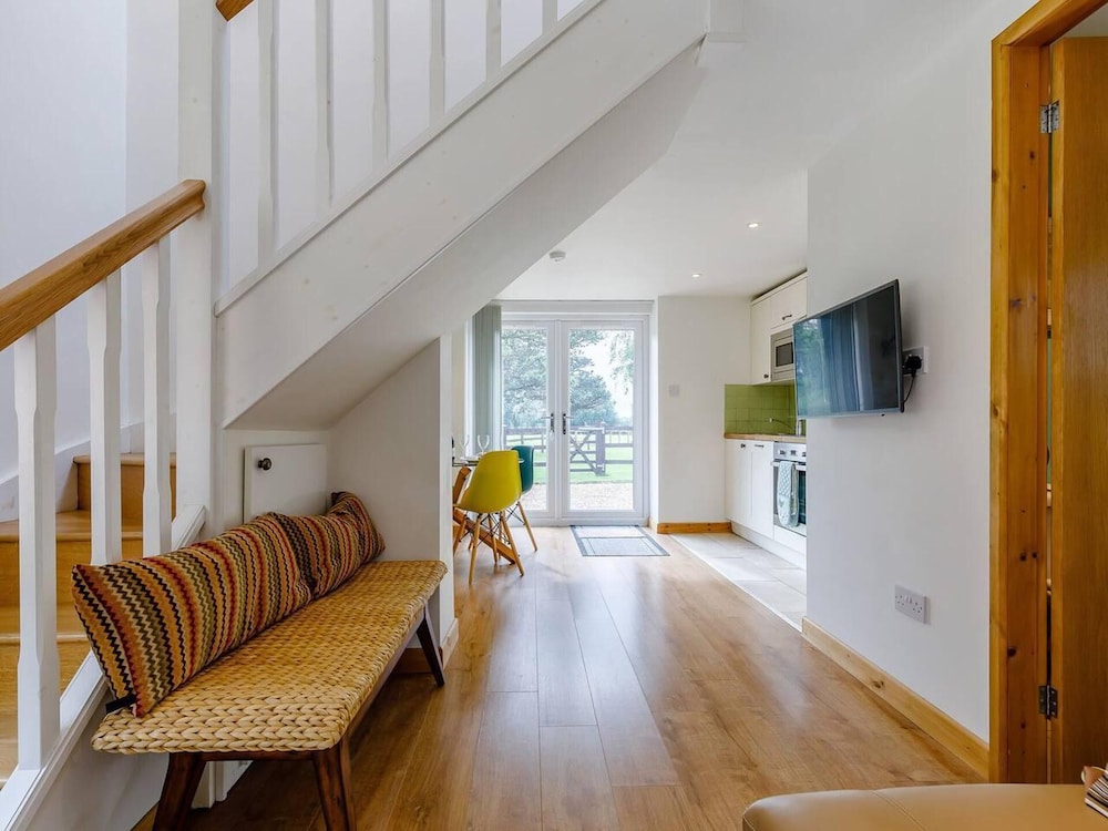 Knutsford Vacations - Charming 2-bed Cottage, Beautiful Views, Knutsford - Property Image 17
