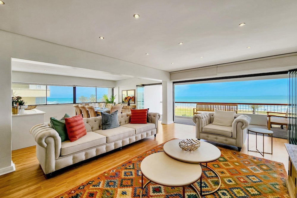 3bed Apartment in Cape Town w Views Ocean Outlook