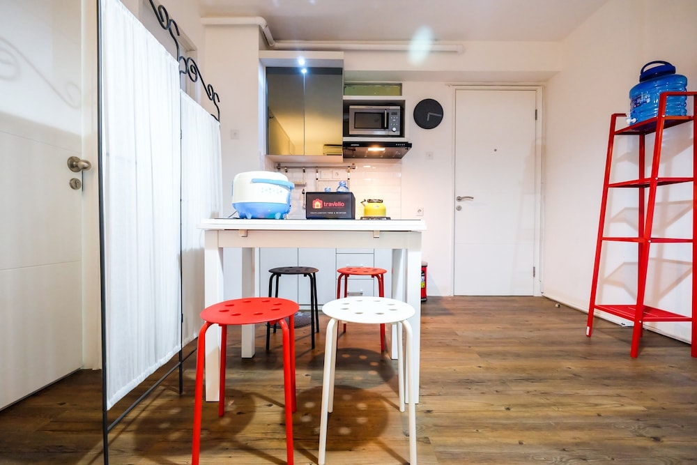 Modern And Comfy 3BR Bassura City Apartment, Jakarta - 20