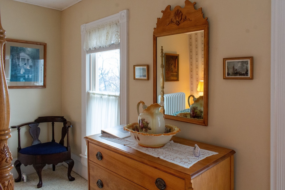 Hudson Manor Bed and Breakfast