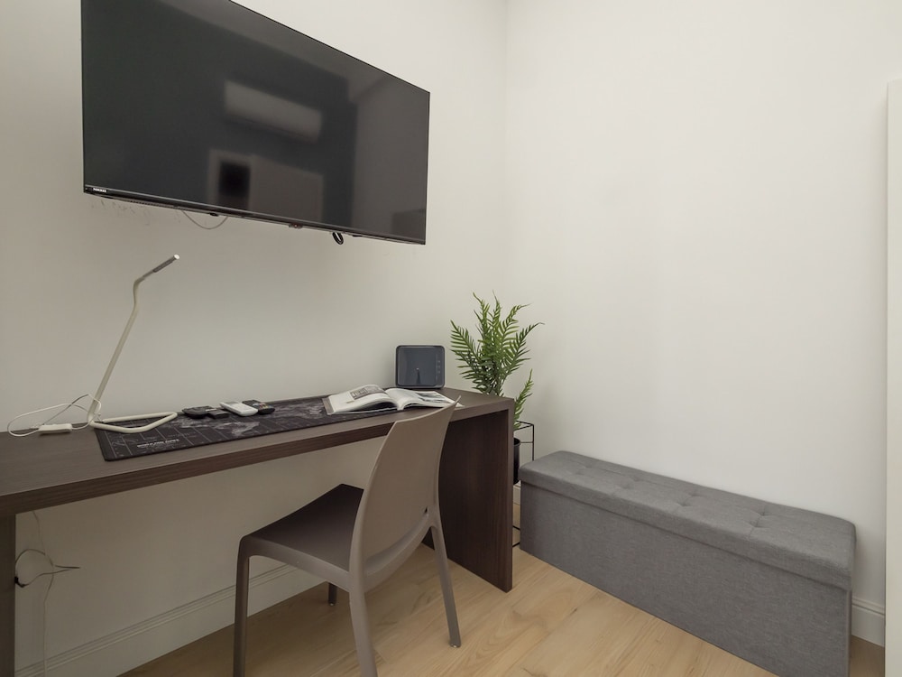 Spinoza - Modern 1 br With Balcony Steps From Piola