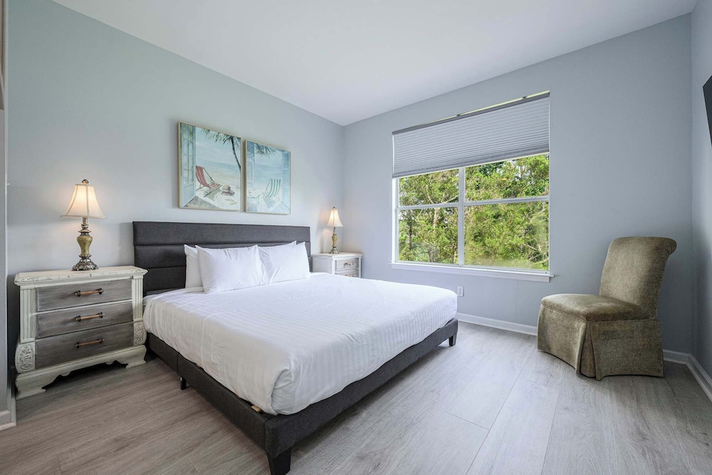 Sunshine & Whiskey Condo for 6 With Resort Amenities Near Grand Boulevard