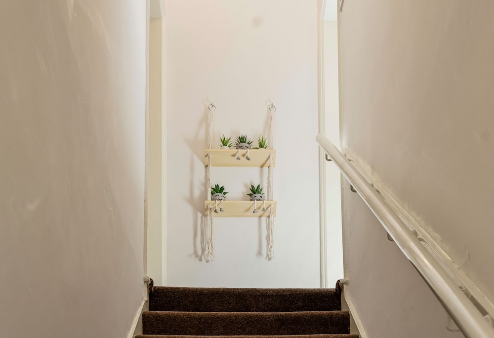 Immaculate 3-bed Cottage in Hampton