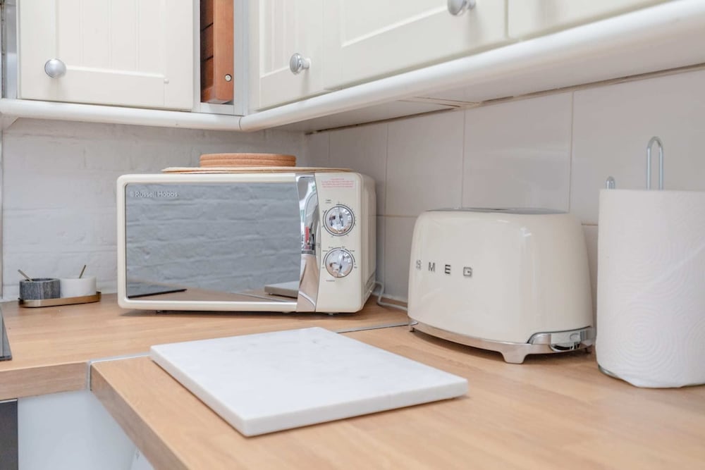 Central & Charmingly Curated 1BD Wifi Fulham