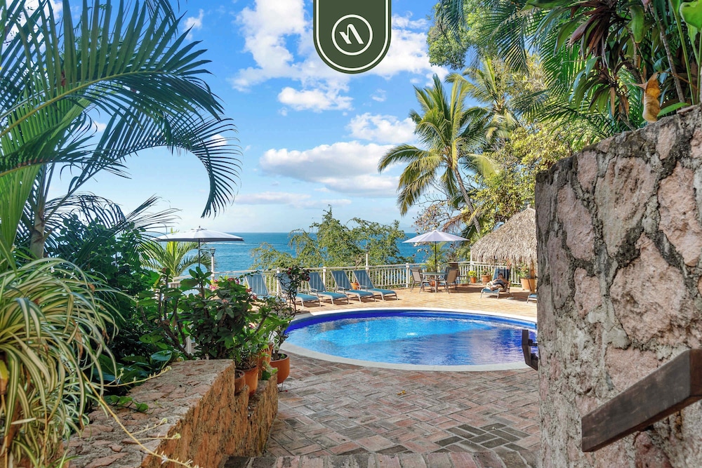 Oceanfront 2 BR Condo With Spectacular View - Pool