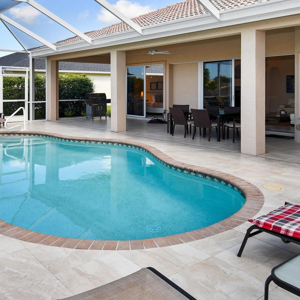 Camille 3 2 South Pool With Boat Must see view 3