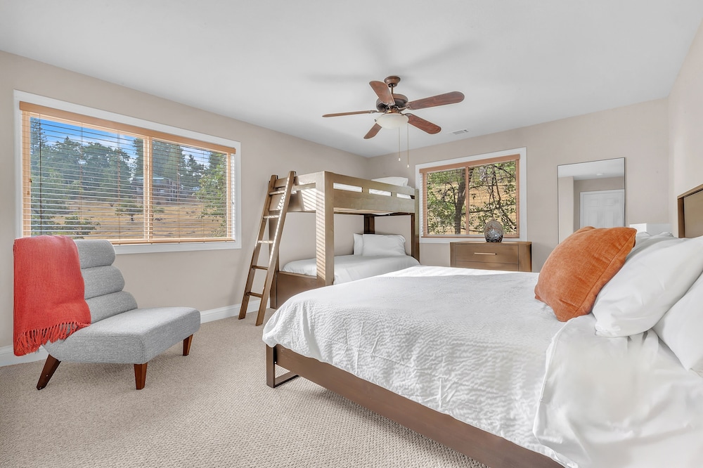 Prasad Retreat - Sunny Home W/ Deck & Air Hockey 3 Bedroom Home by Bear Valley Vacation Rentals