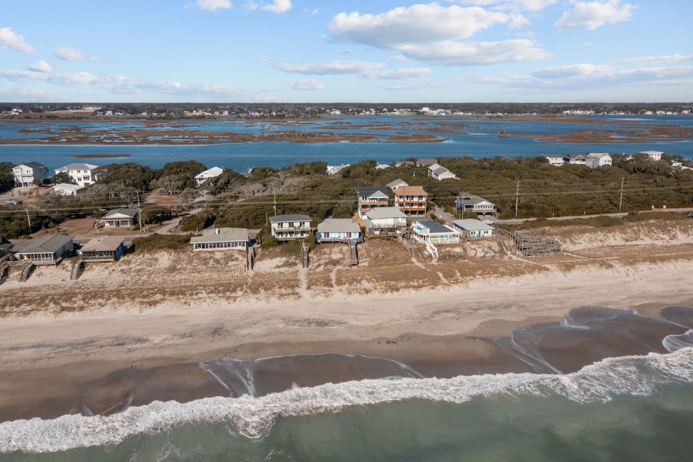 Livin' the Ruff Life by Topsail Realty