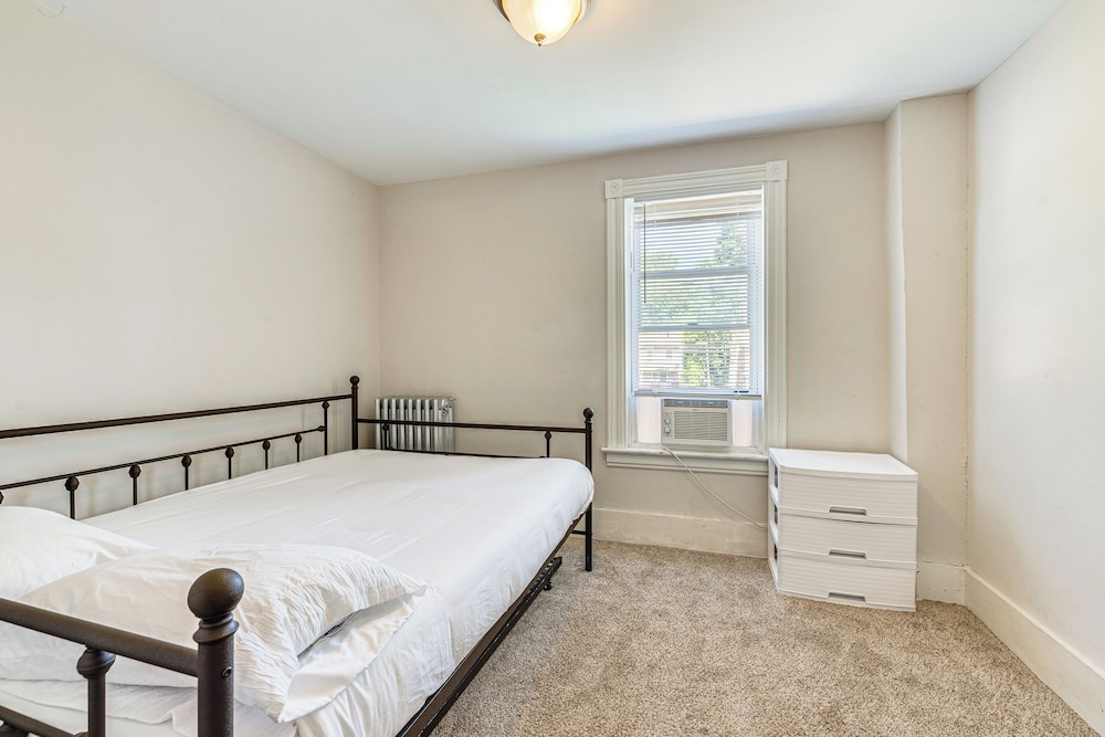 1 Block to Main Street: Dtwn Stroudsburg Townhome!