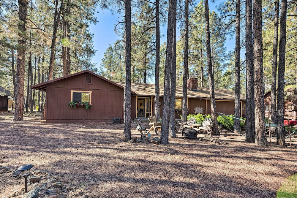 Pinetop Lakes Country Club Cabin w/ Deck view 2