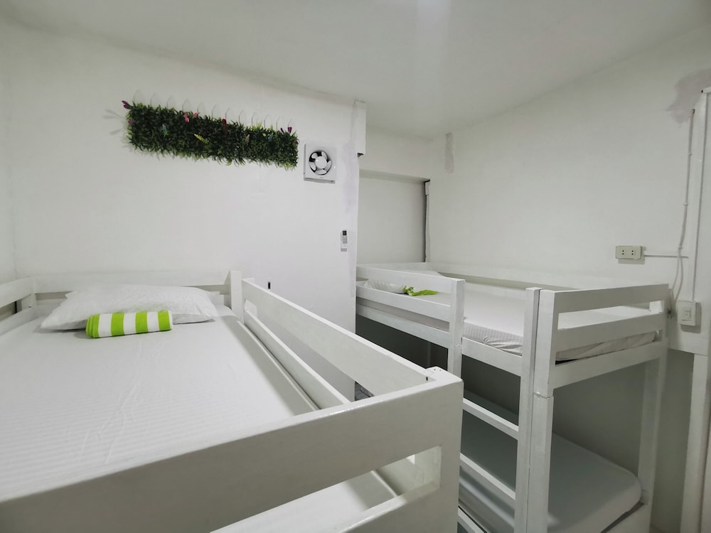 Resort’s Side Hostel near Shangrila
