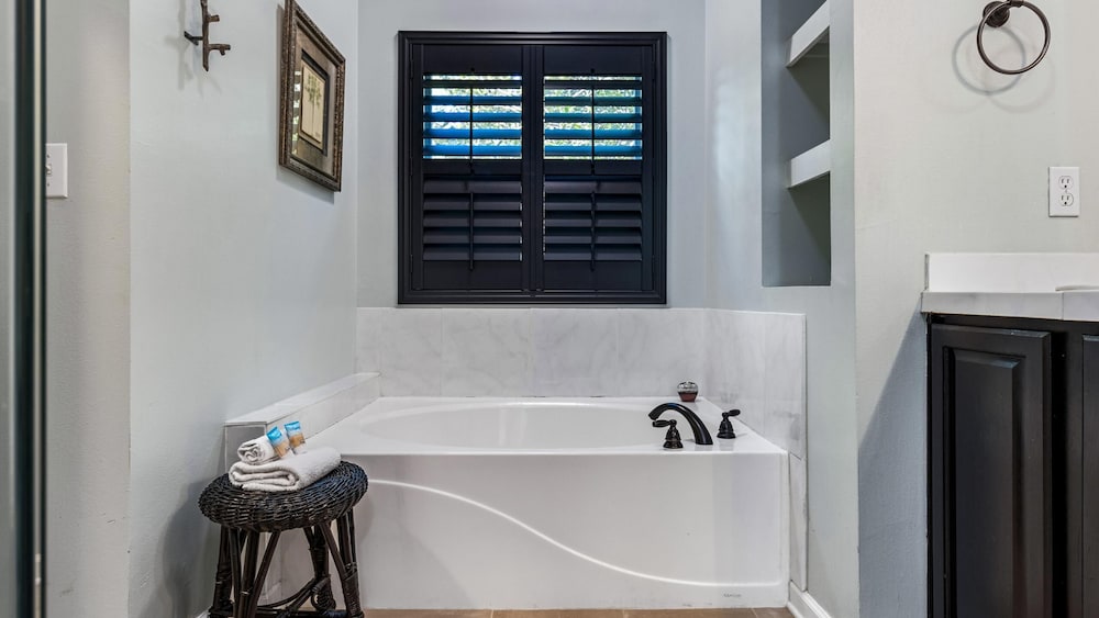 Southern Charm by Southern Vacation Rentals