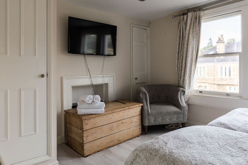 Stylish 4-bedroom Townhouse in the Heart of Bath