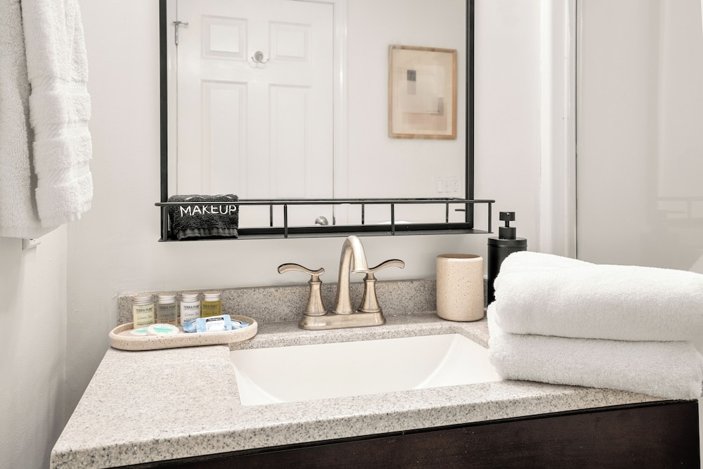 Hygge House Suites