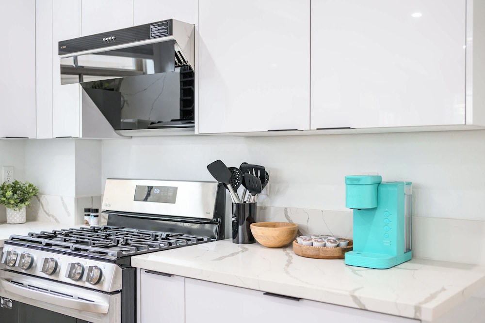 Not Affected by the Fire/modern 5BR Home With Full Amenities & Parking #2