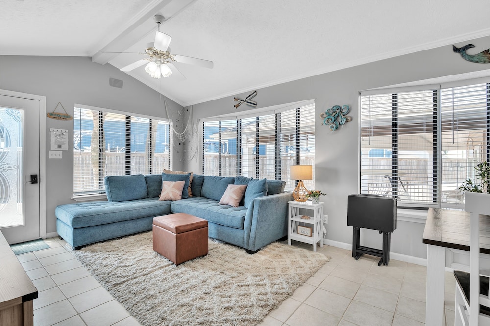 Spacious Home With Beach Access 3 Bedroom Home