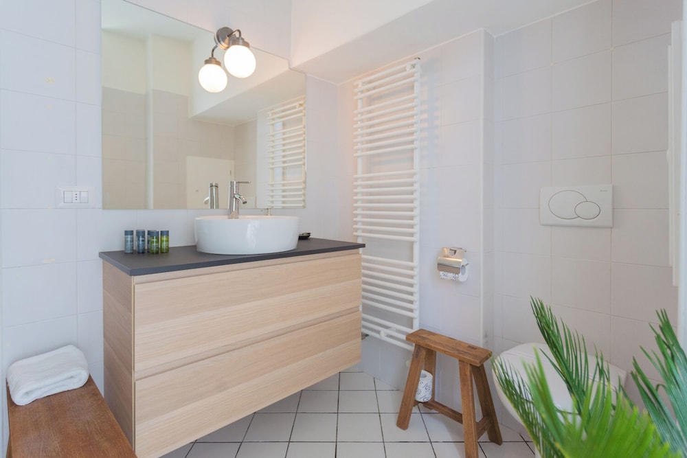 Enchanted Como Lake - Tremezzo Apartments by Rent all Como