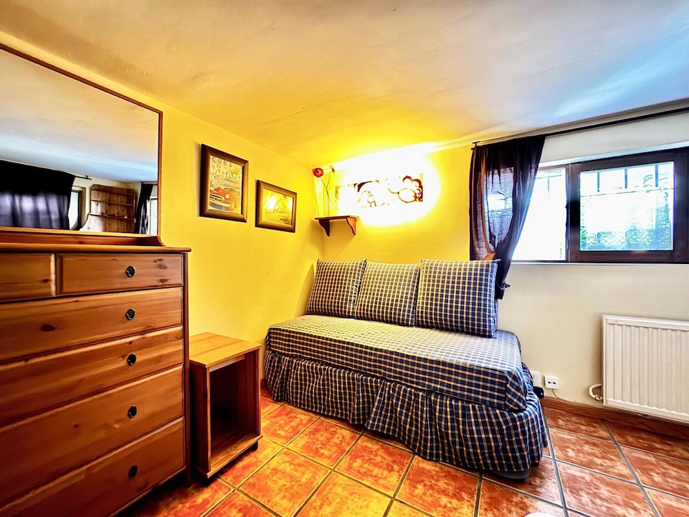 Rural Apartment With Direct Access to the Pool