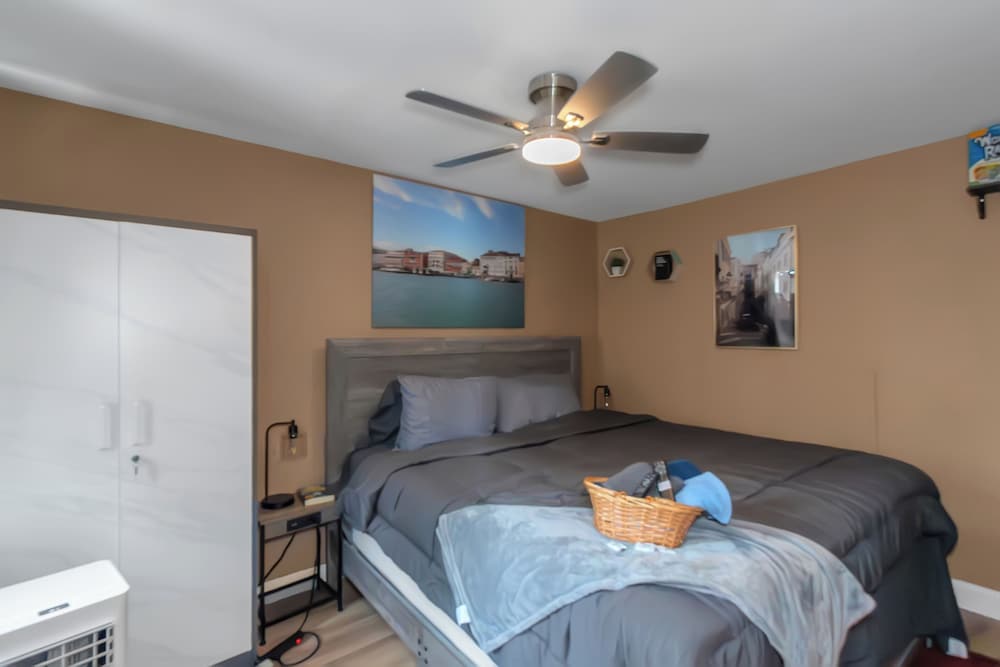 Lux 2BR Condo w/ King Beds DTWN