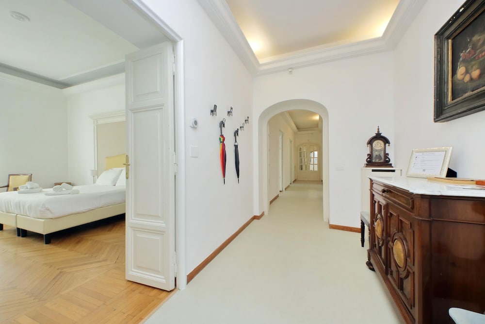 Treasurerome Spanish Steps Family 4BR