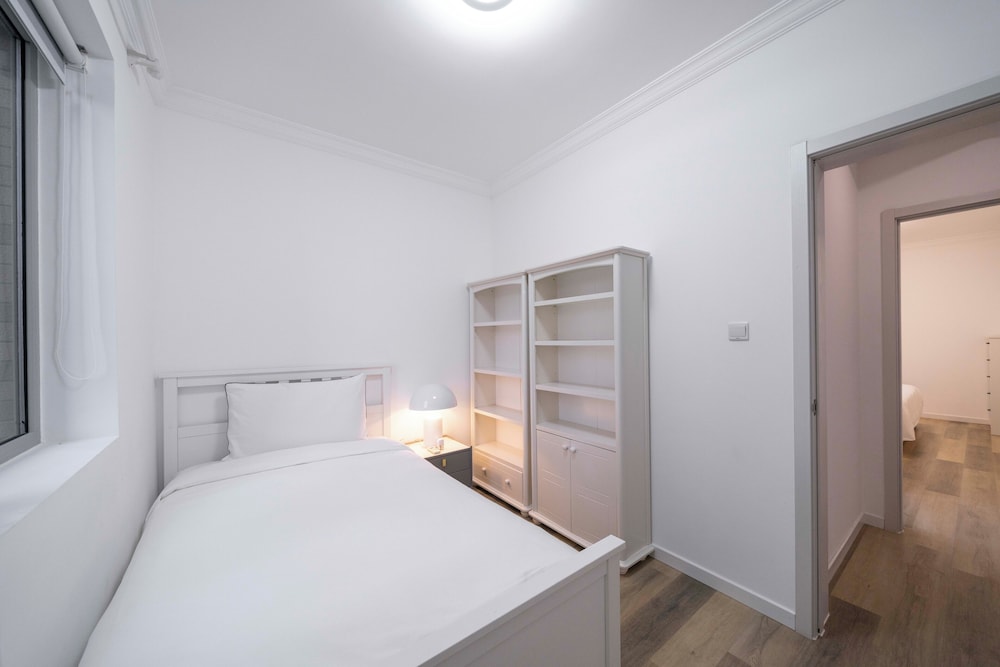 Tyms Elegant 4BR 2BA APT Changning