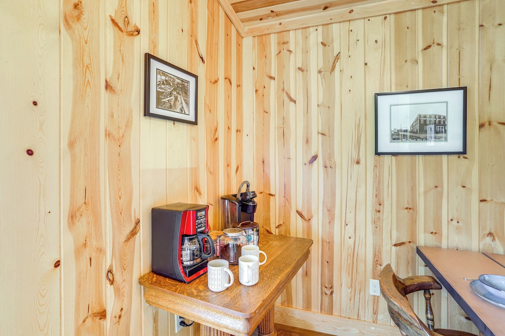 Walk to Lake: Kelleys Island Gem w/ Deck!