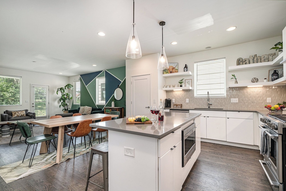 Verde Heights-sleeps 12-in Cumberland Heights