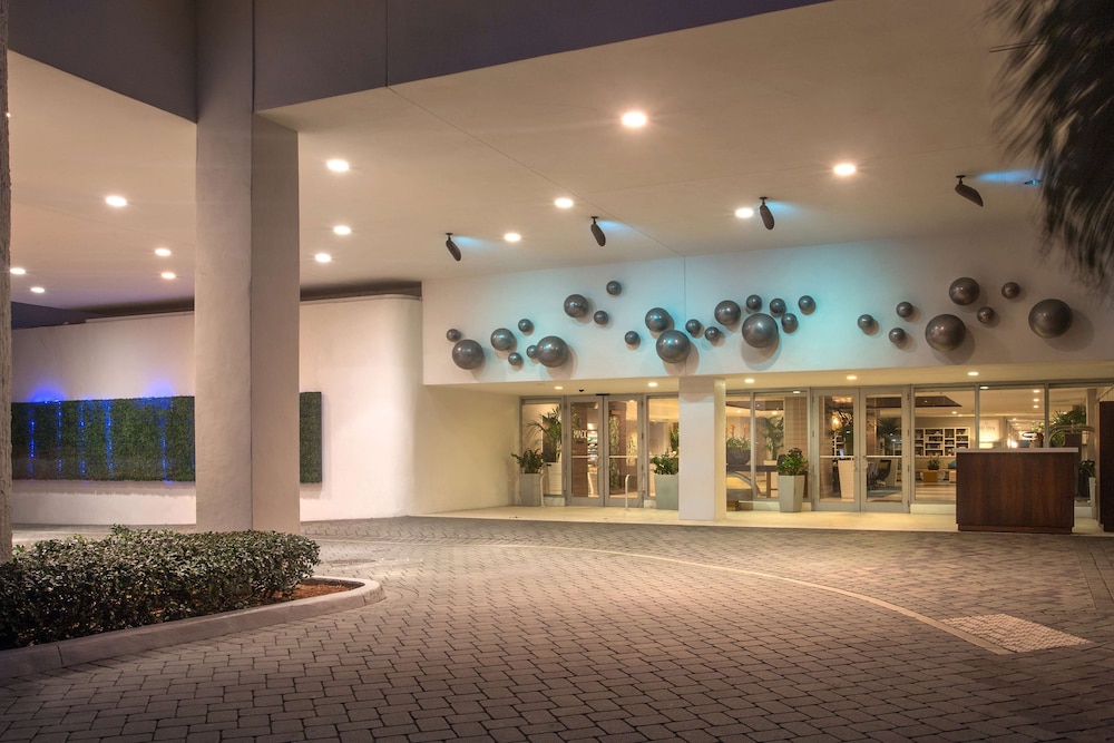 Doubletree Resort by Hilton Hollywood Beach - Image 1