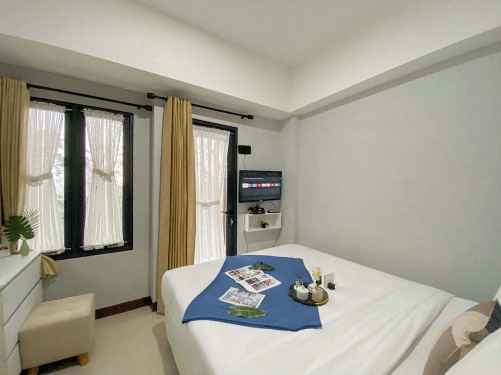 Minimalist And Cozy 1BR at Royal Heights Apartment