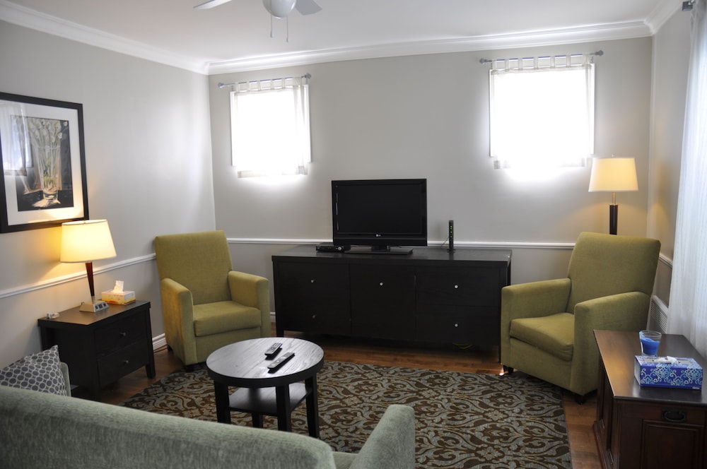 Moncton Suites - 267 Universite Ave