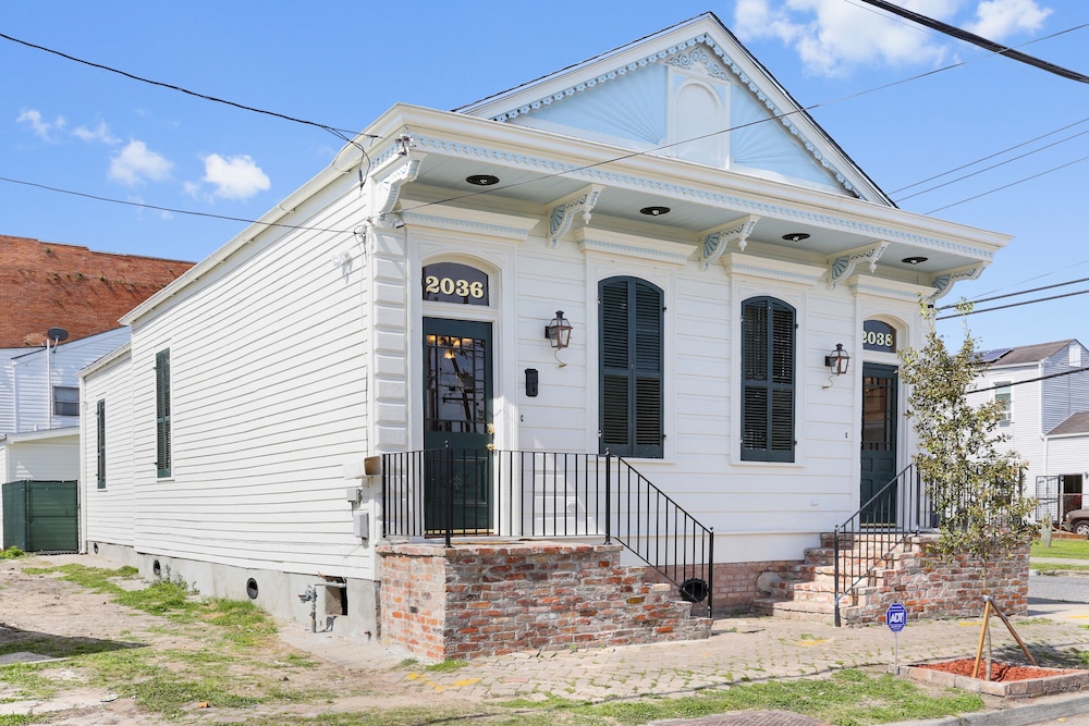New Orleans Vacations - 2 Bedroom - 2036 - Property Image 1